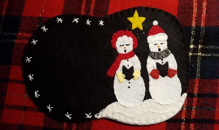 Gigi's Wool Patterns - Mug Rug Pattern - Caroling Snowmen - #MR8