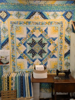 Quilt Kit - Sunlit Serenade by Wilmington Prints (Queen)